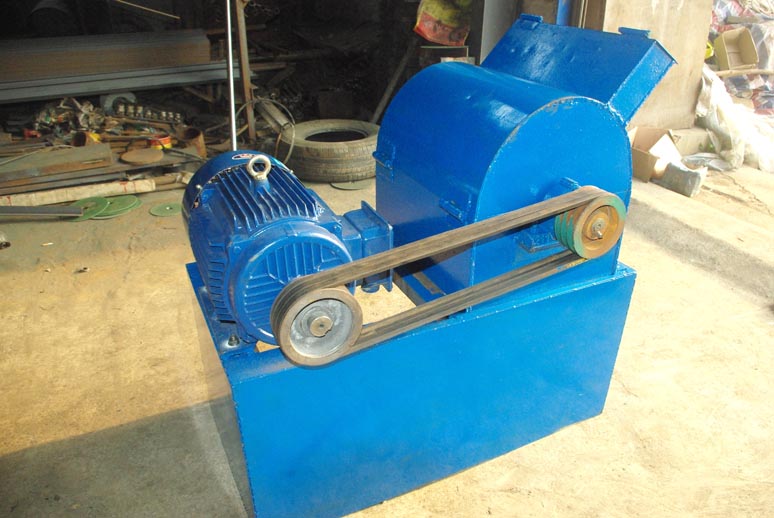 粉餅機(jī)，碎餅機(jī)，大餅打碎機(jī)，花生茶籽大豆餅粉碎機(jī)